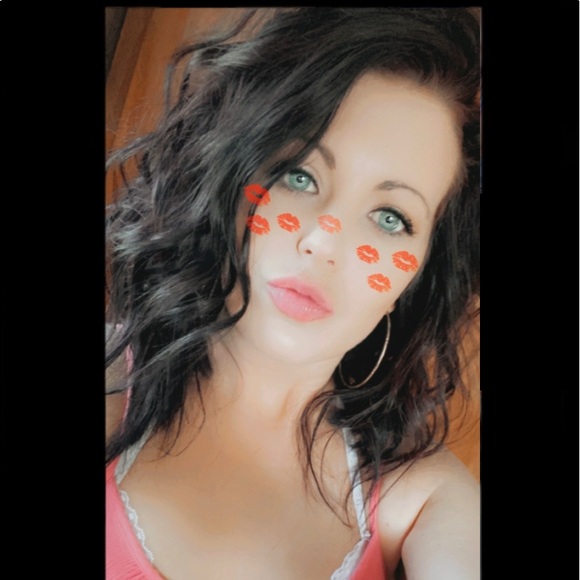 Meet your Posher, Hannah - Picture 2 of 7